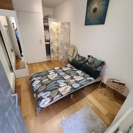 Appartement Location studio  à Paris Extérieur photo