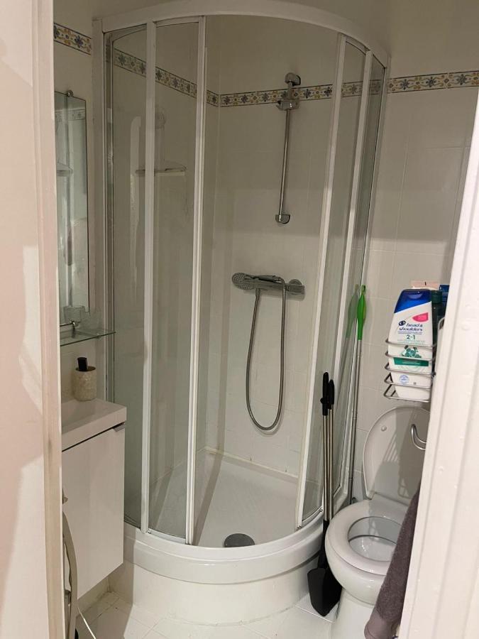 Appartement Location studio  à Paris Extérieur photo